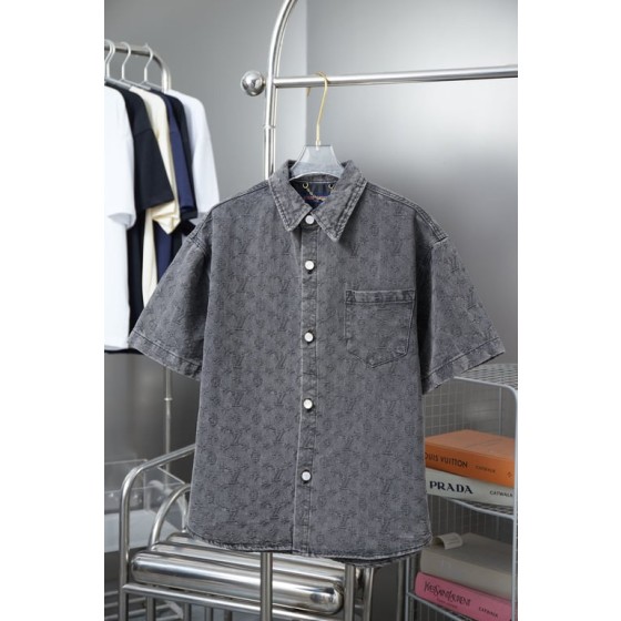Louis Vuitton all-over jacquard denim short-sleeved shirt with subtle pattern print. Original design, twill cotton jacquard denim material.